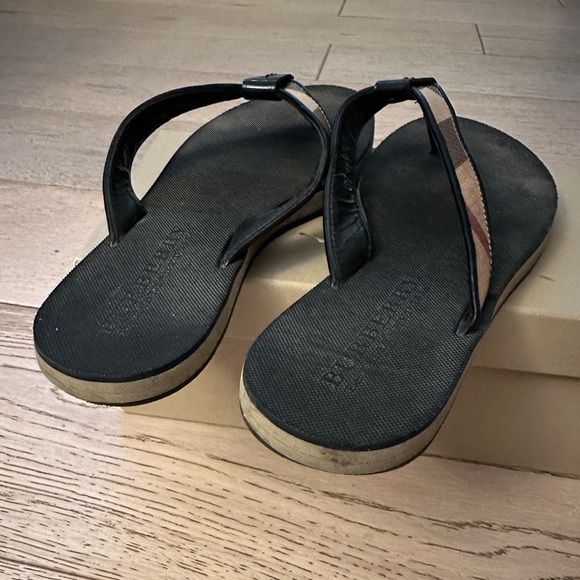 BURBERRY BLACK NOVA CHECK SANDALS FLIP FLOPS SIZE 37 / 7 - Picture 3 of 13